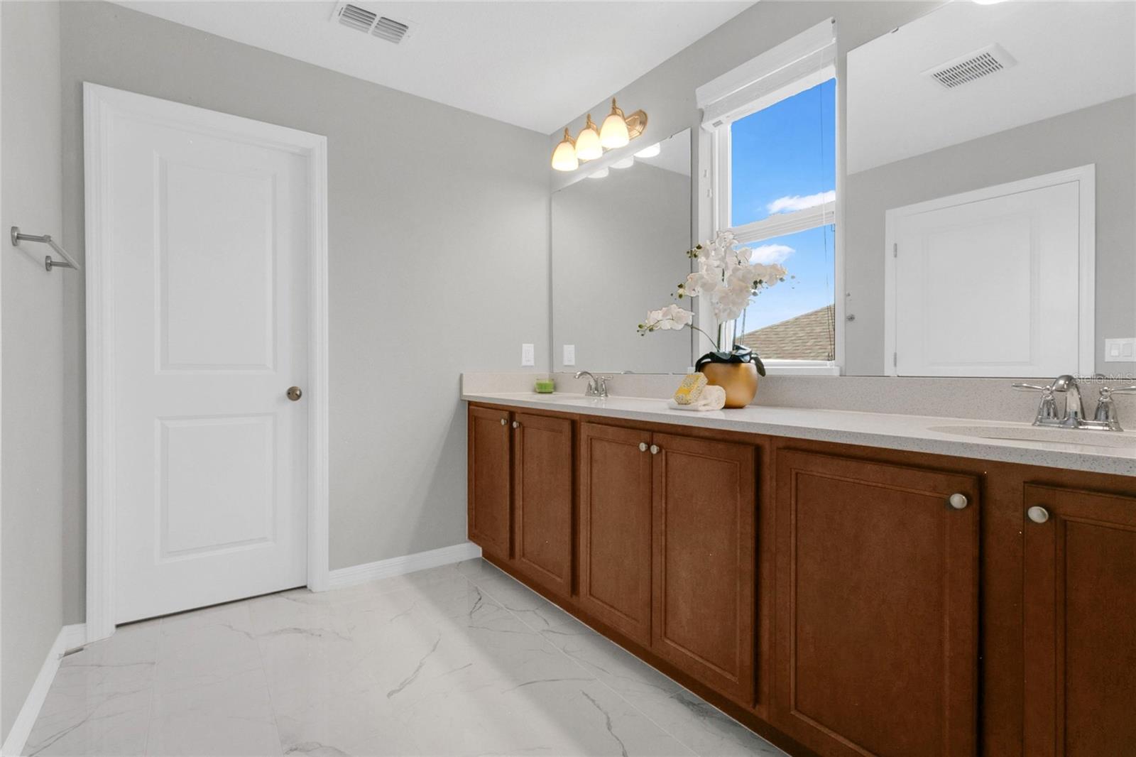 9169 Waverly Walk Dr Property Photo 15