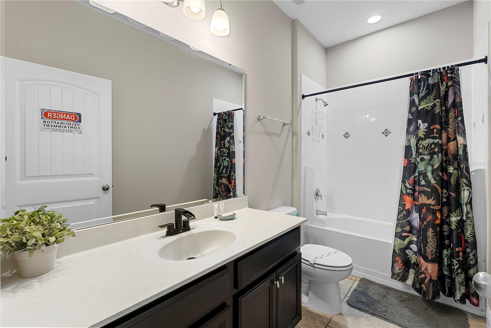 4200 Oaktree Dr Property Photo 25