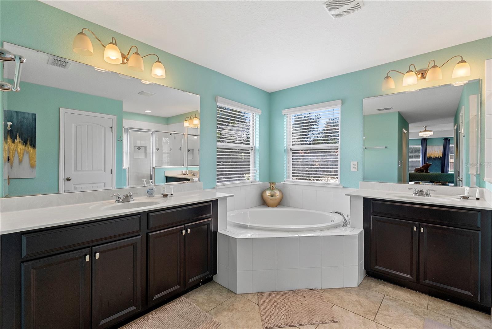 4200 Oaktree Dr Property Photo 33