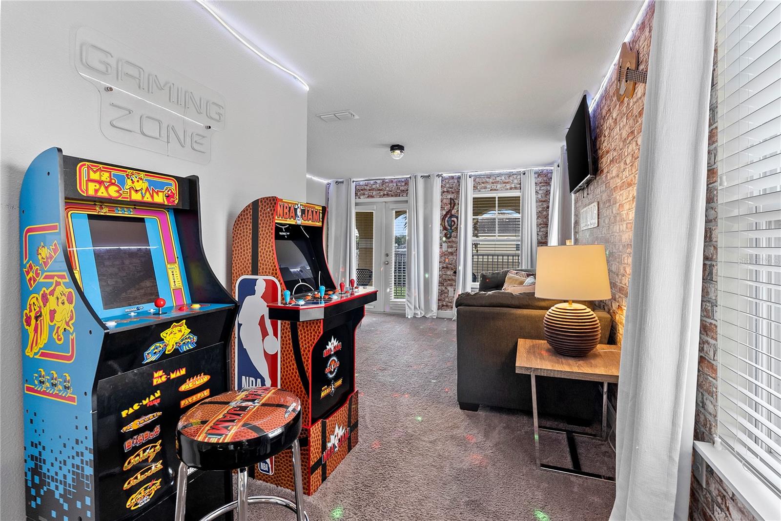 4200 Oaktree Dr Property Photo 37
