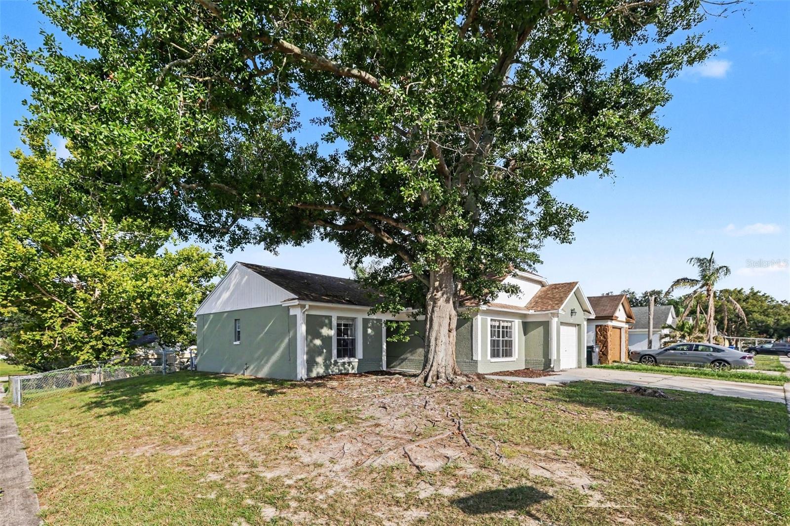 301 Regal Park Dr Property Photo 2