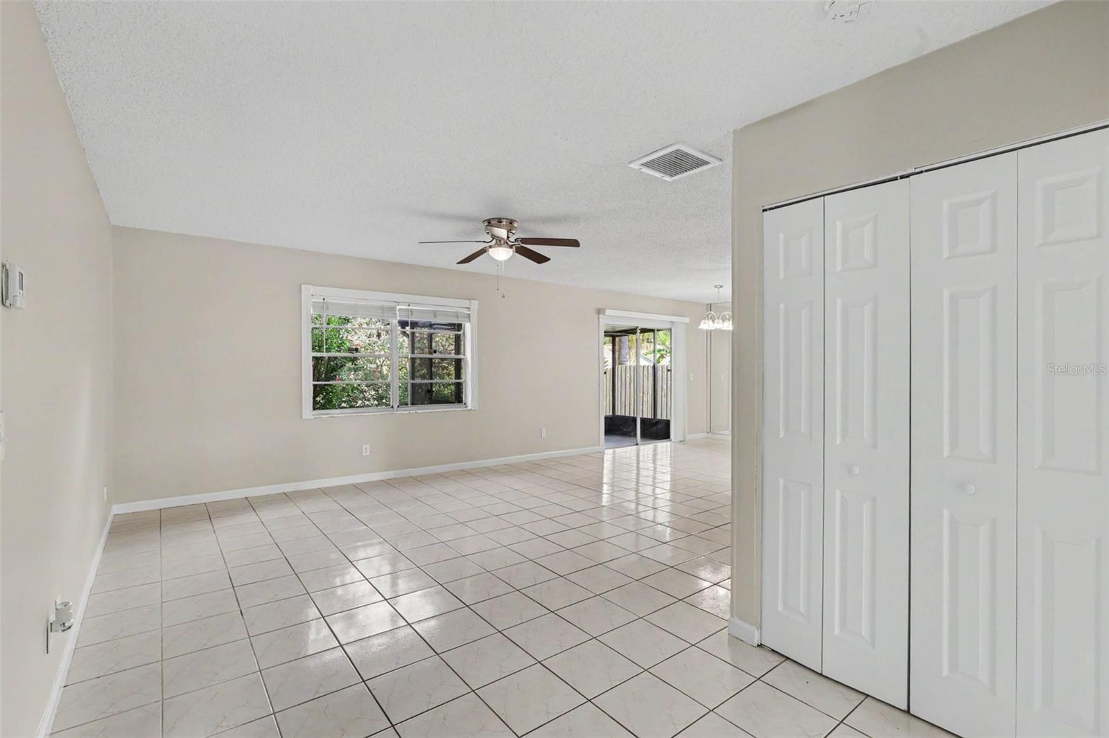 301 Regal Park Dr Property Photo 8