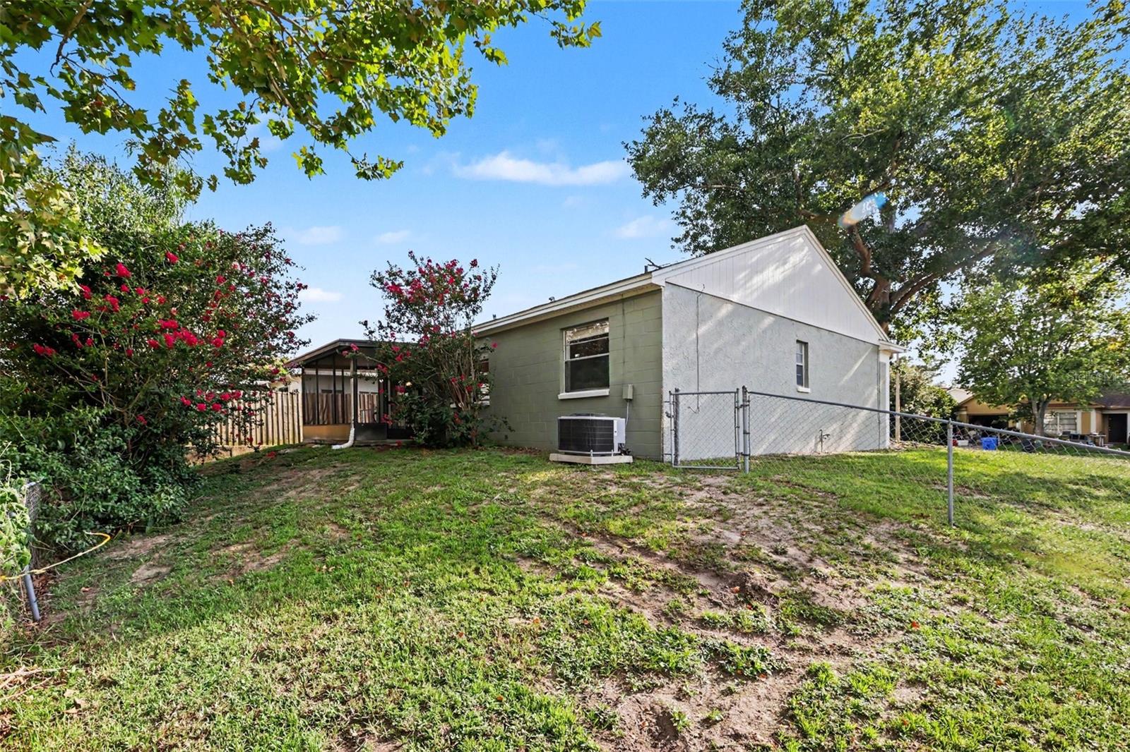 301 Regal Park Dr Property Photo 21