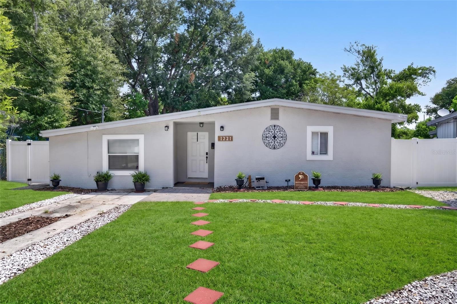 1221 Elinore Dr Property Photo 1