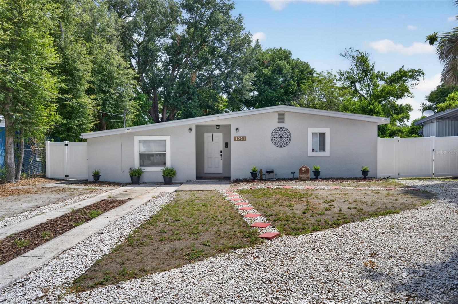 1221 Elinore Dr Property Photo 2