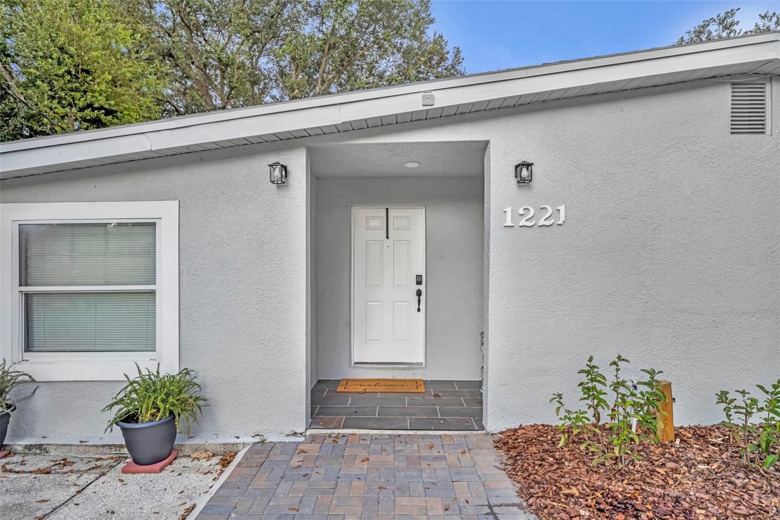 1221 Elinore Dr Property Photo 3