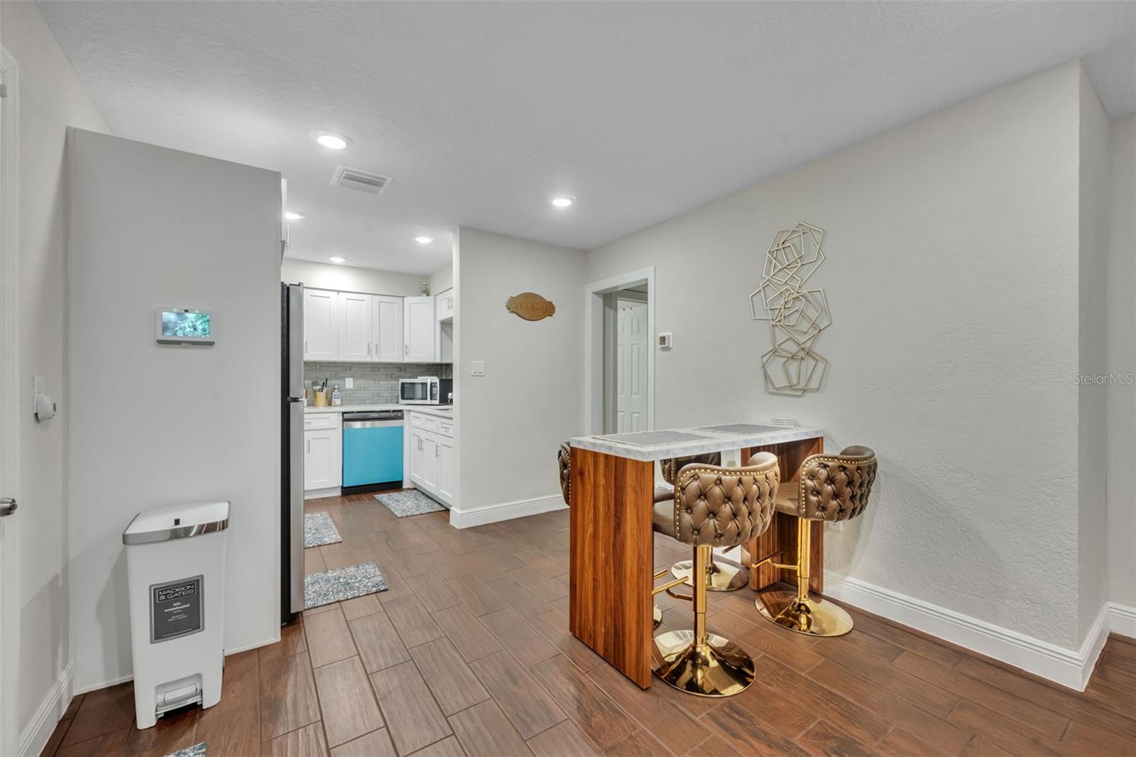 1221 Elinore Dr Property Photo 8