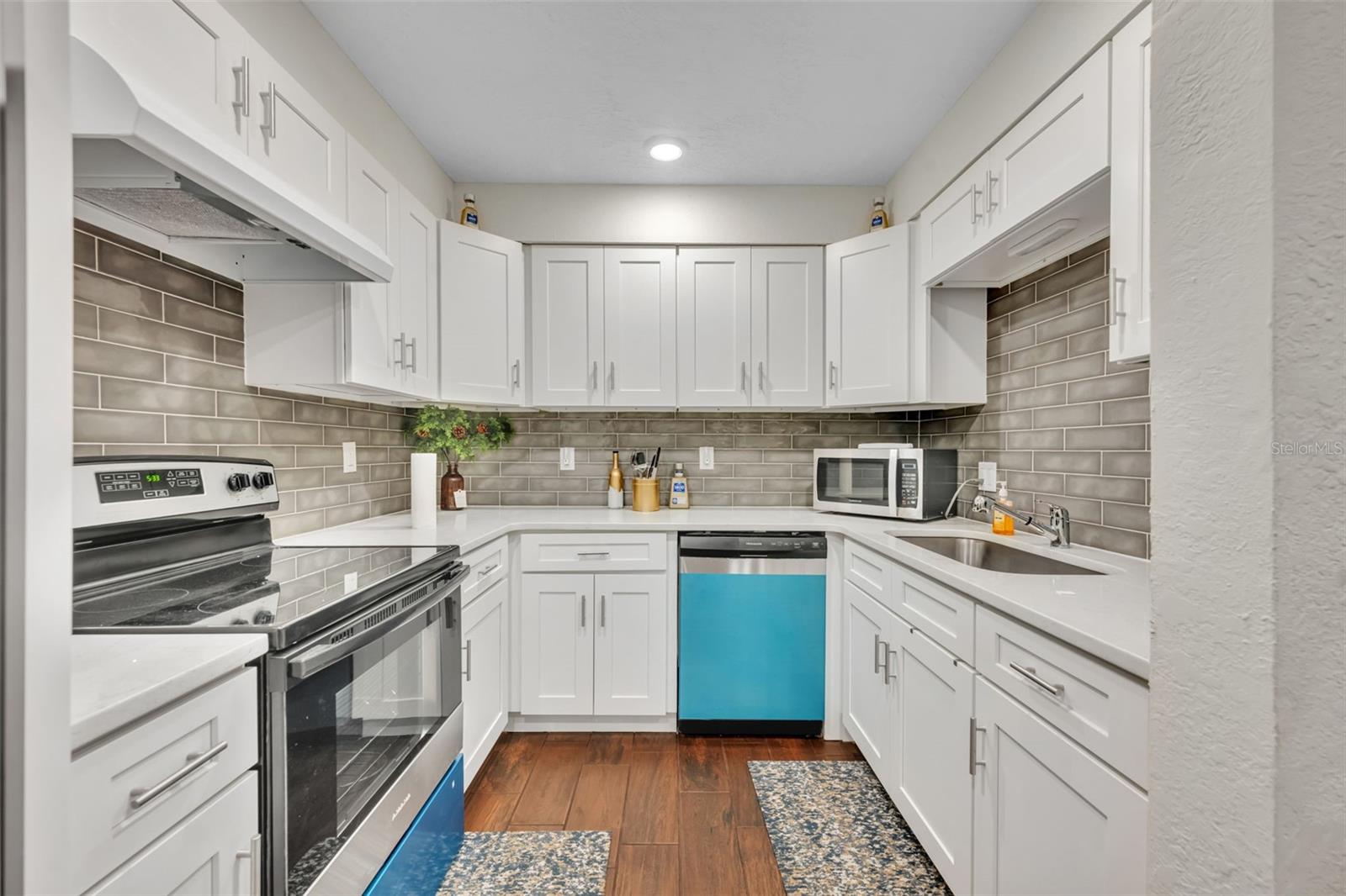 1221 Elinore Dr Property Photo 10