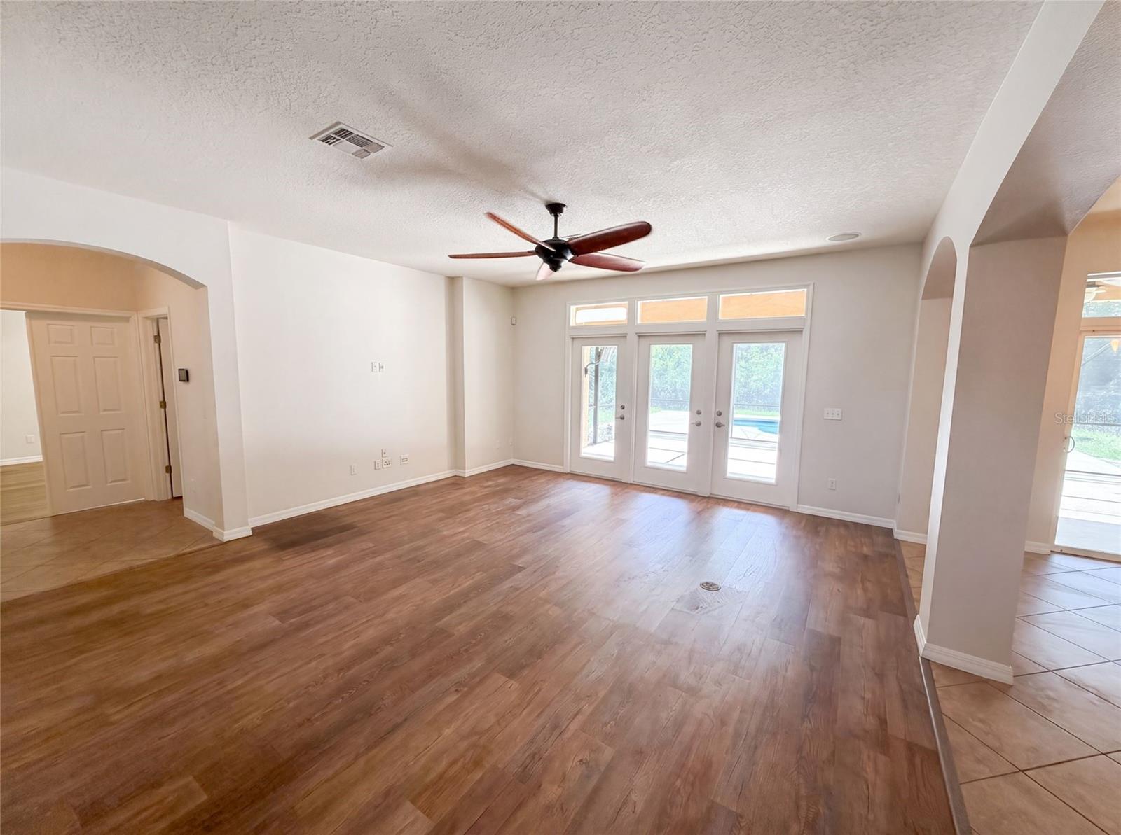 280 Chandler Cir Property Photo 3