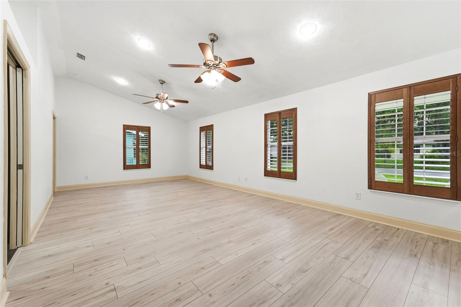 59 Crestwood Cir Property Photo 4