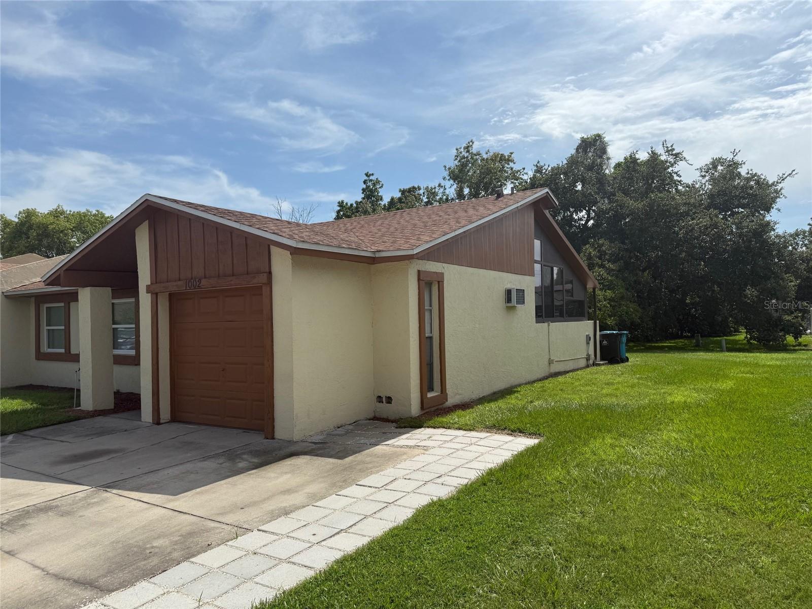 1002 Oropesa Ave Property Photo 3