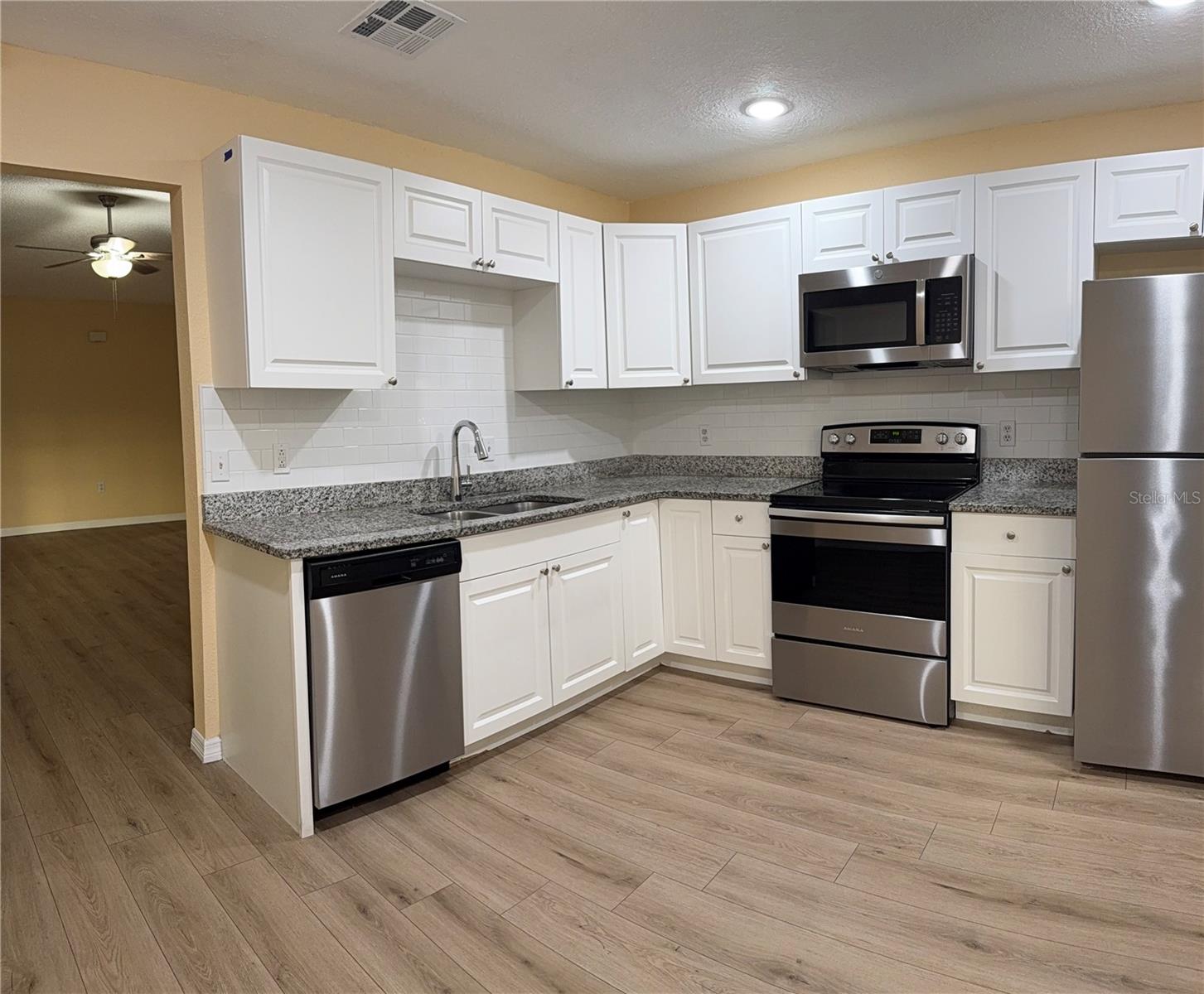 1002 Oropesa Ave Property Photo 6