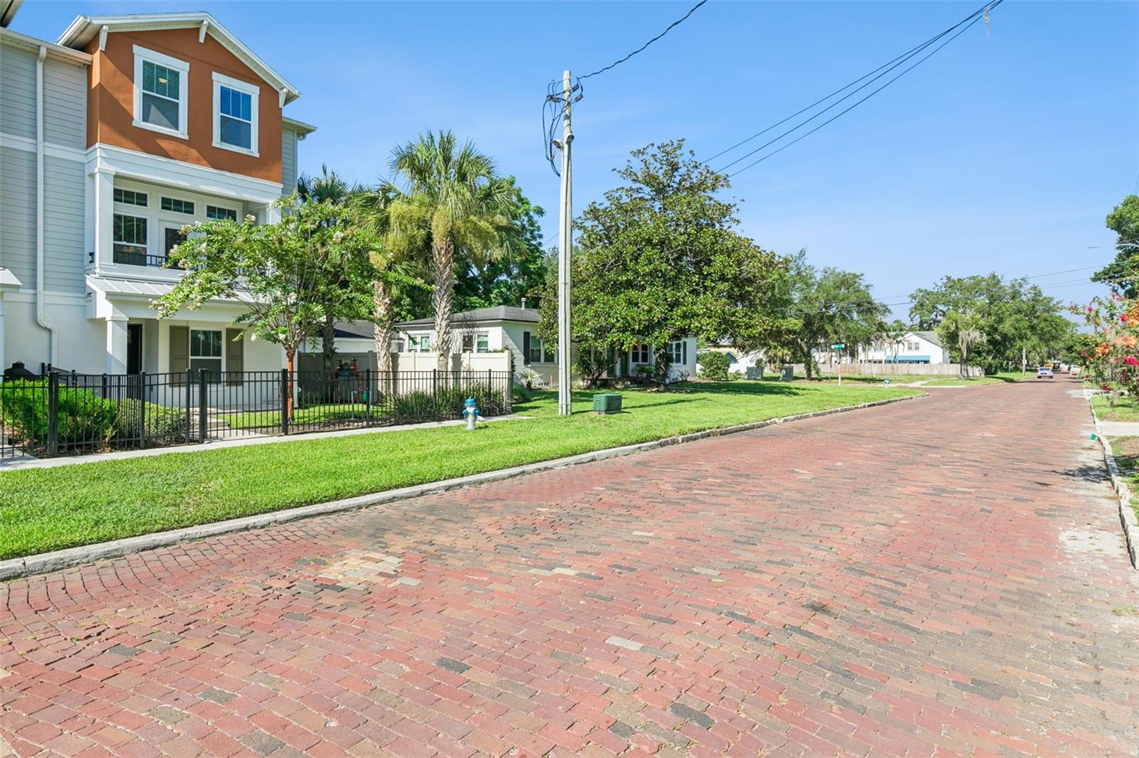 1012 E Marks St Property Photo 3