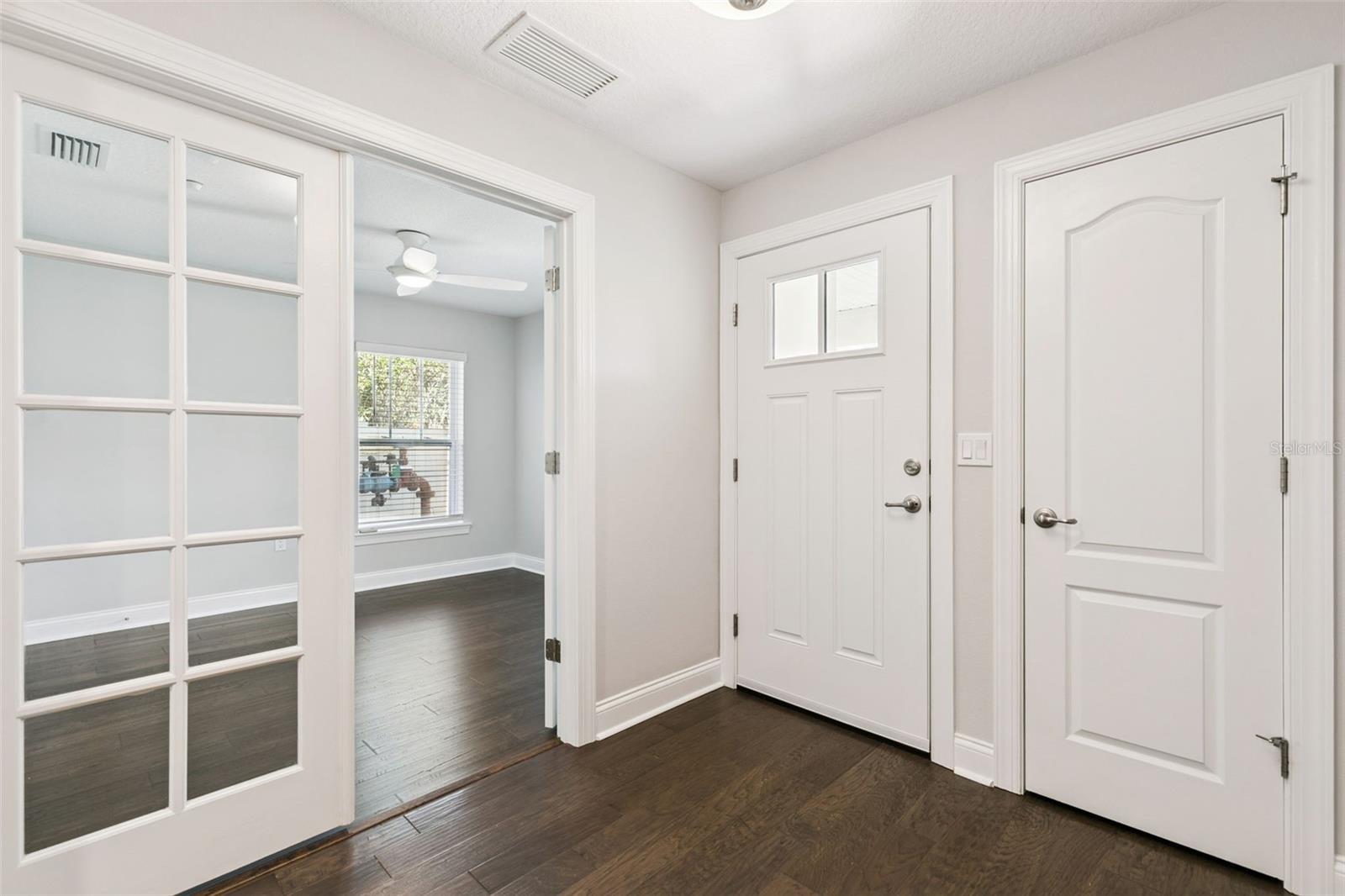 1012 E Marks St Property Photo 6