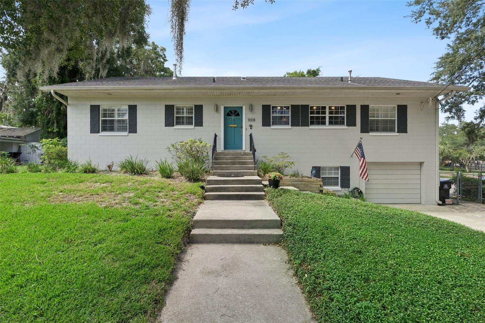 1008 E Ridgewood St Property Photo 1