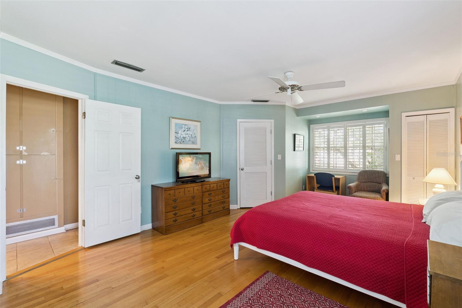 1008 E Ridgewood St Property Photo 13