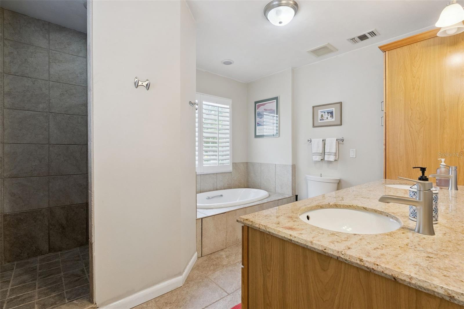 1008 E Ridgewood St Property Photo 15