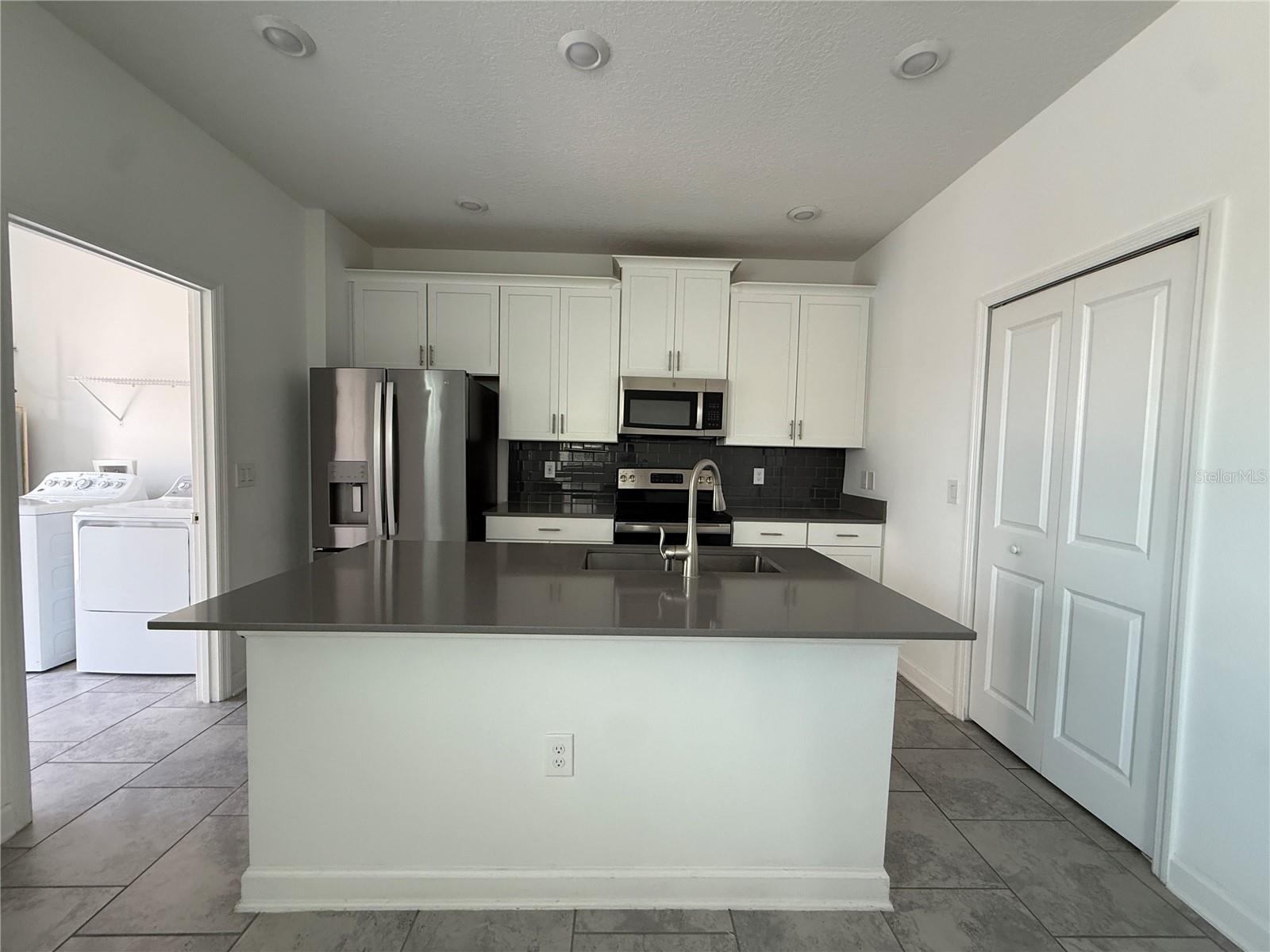 5647 Quiet Palm Loop Property Photo 7
