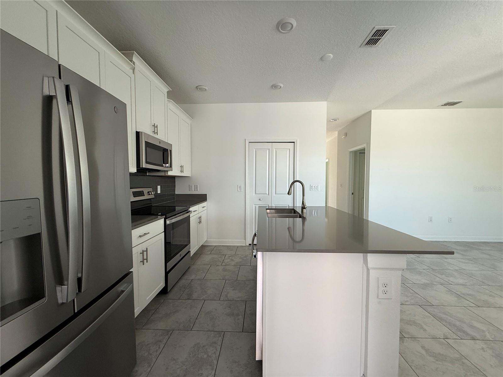 5647 Quiet Palm Loop Property Photo 8