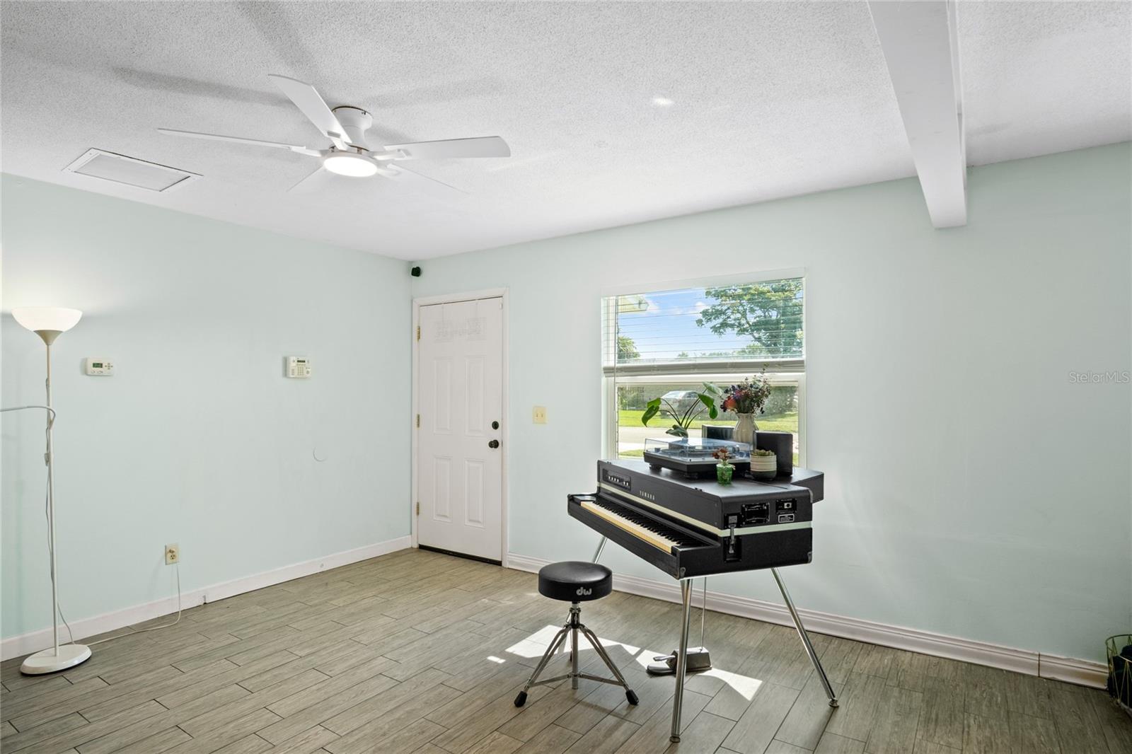 7924 Plunkett Ave Property Photo 5