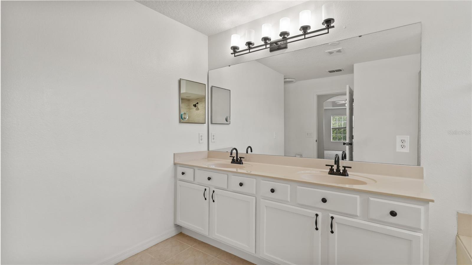 2908 Daybreak Dr Property Photo 44