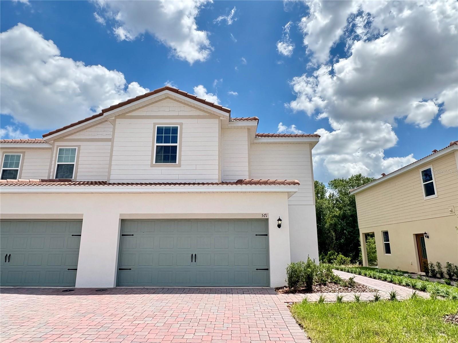 571 Bay Leaf Dr Property Photo 1