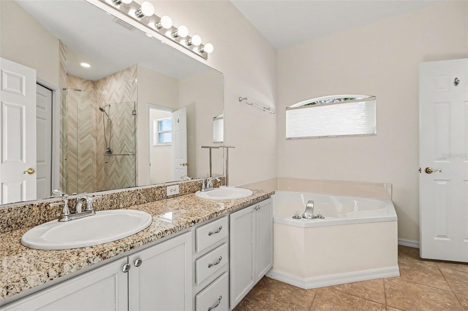 423 Stonehenge Cir Property Photo 17