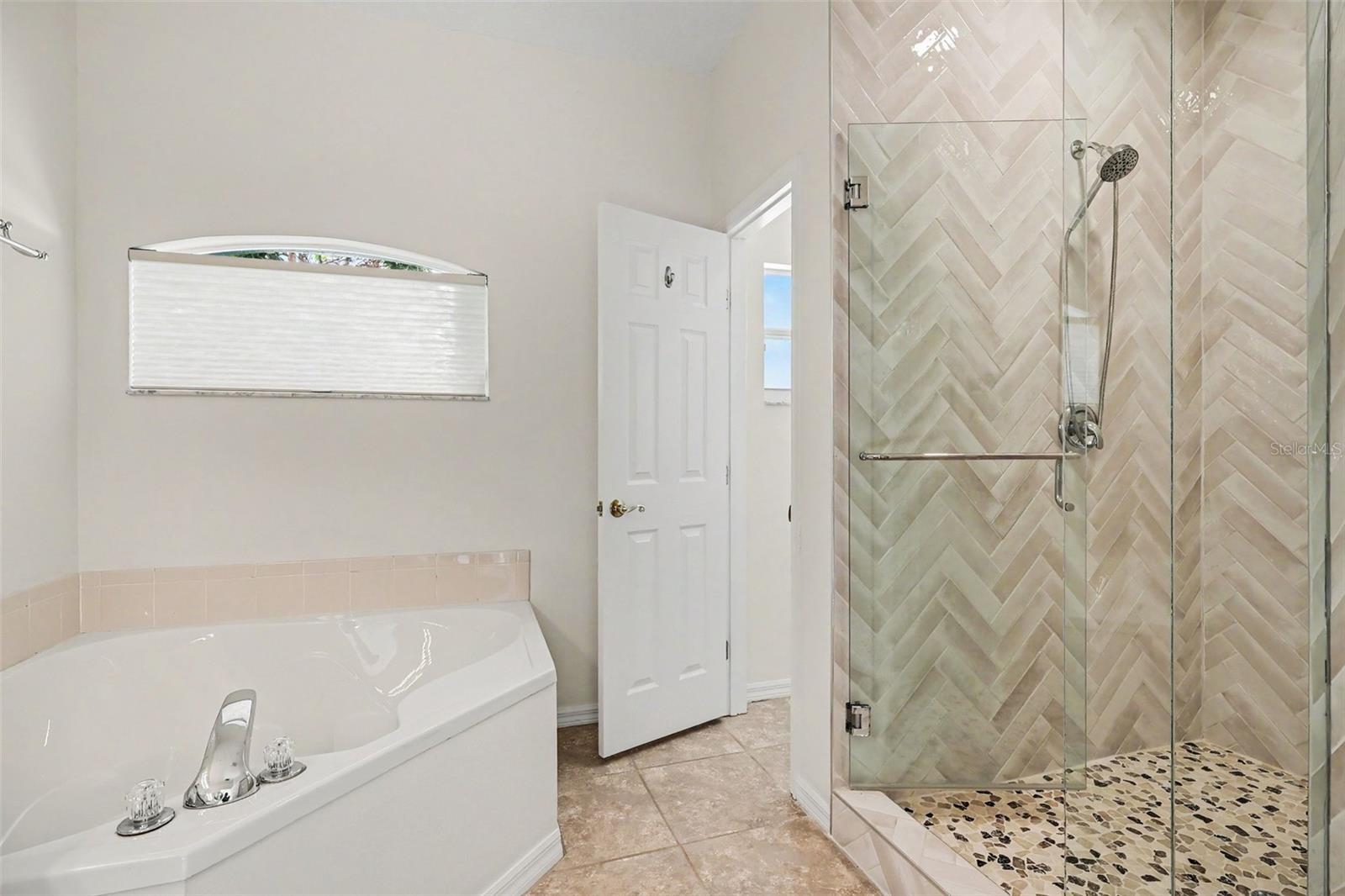 423 Stonehenge Cir Property Photo 18