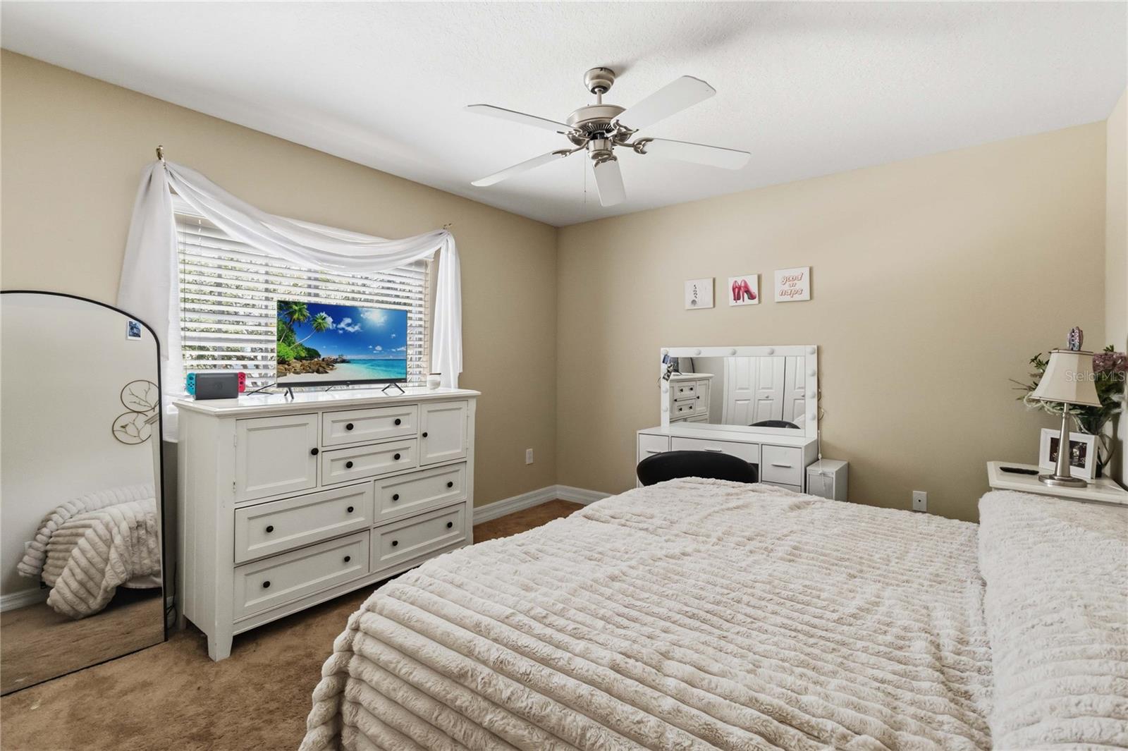 880 Suffolk Pl Property Photo 25