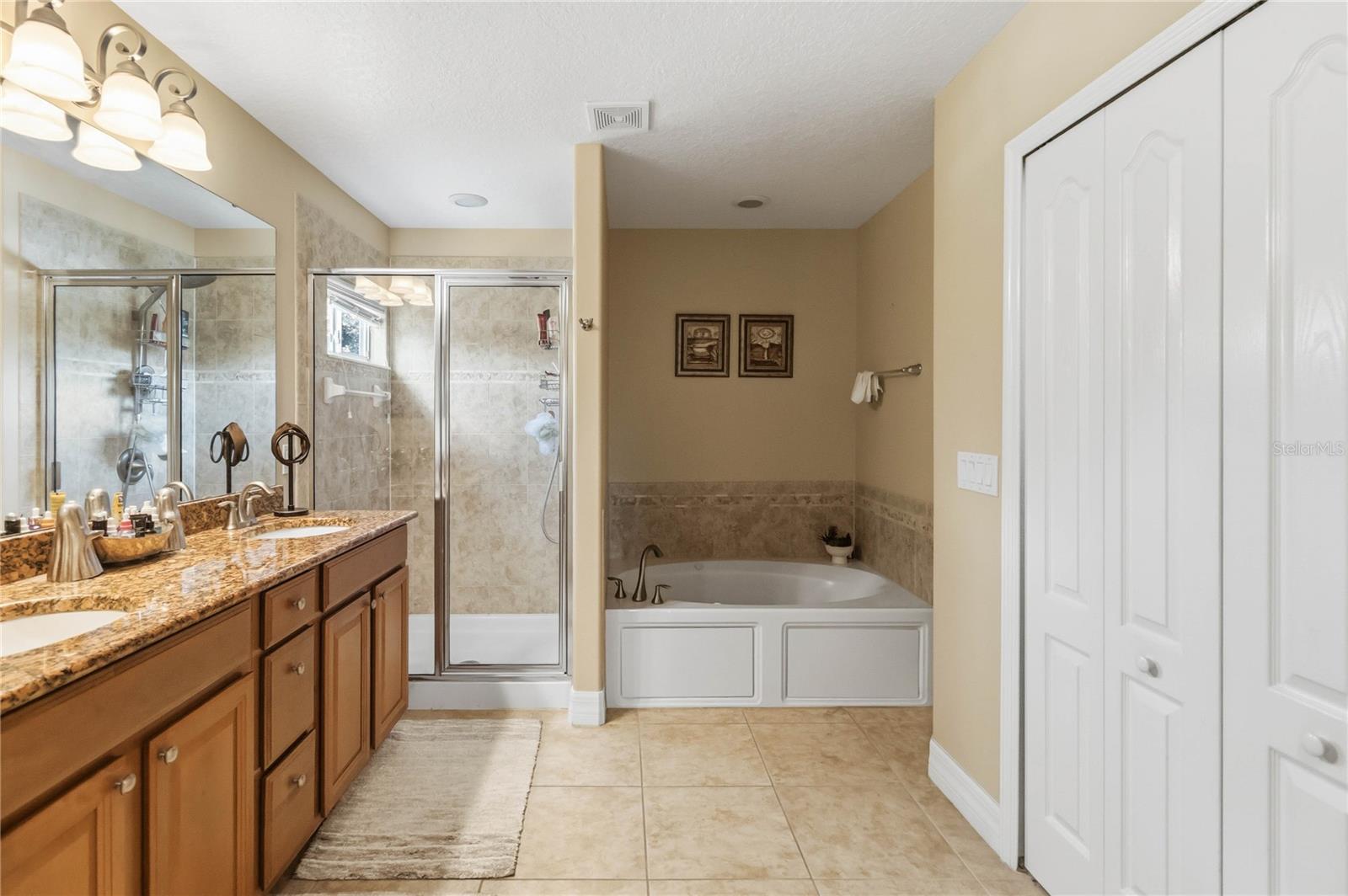 880 Suffolk Pl Property Photo 30