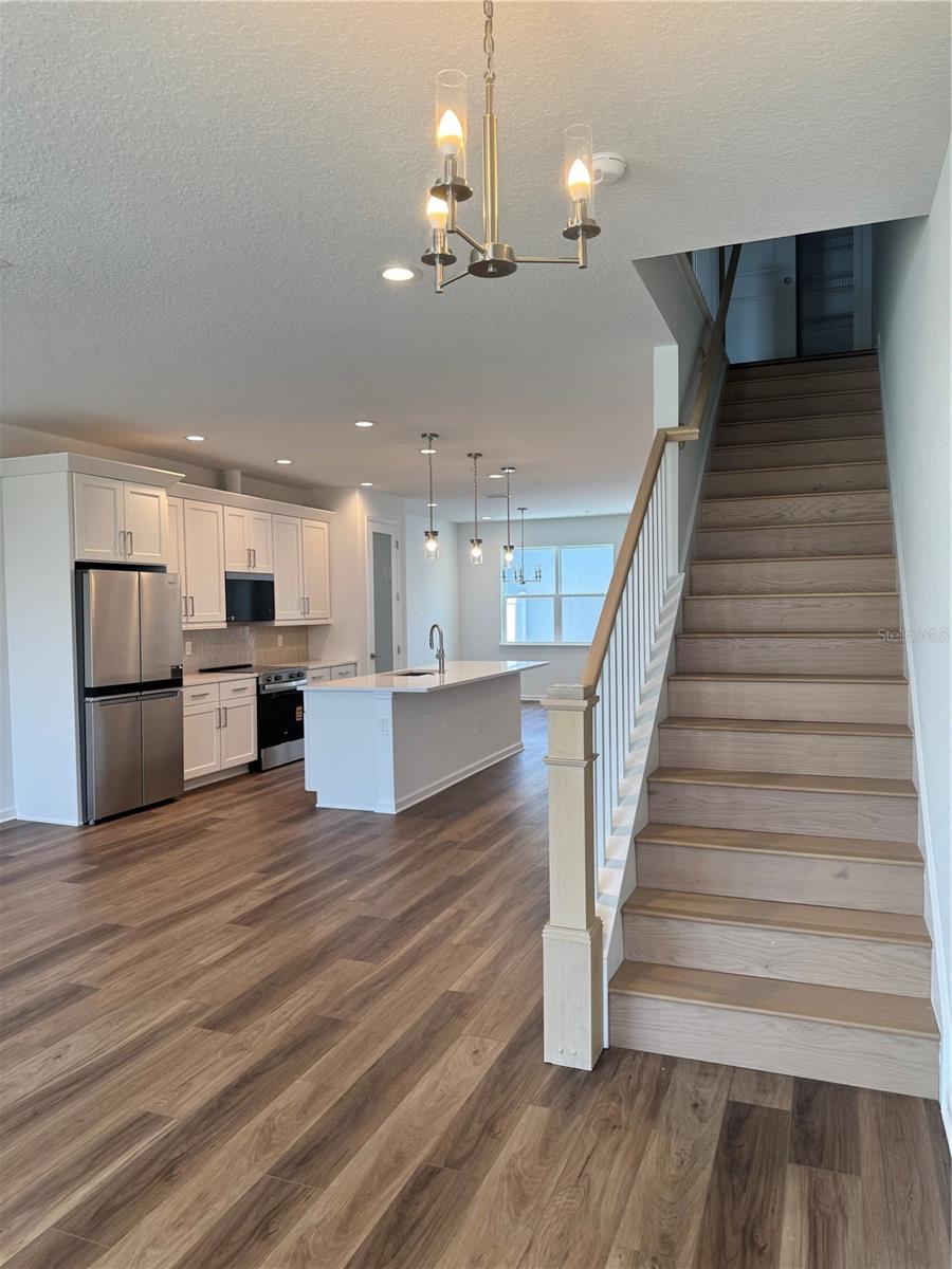 1888 Crowncrest Dr Property Photo 3