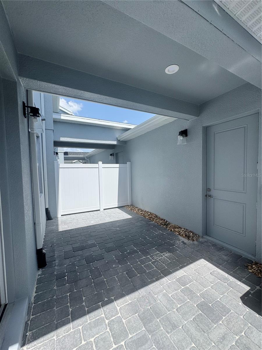 1888 Crowncrest Dr Property Photo 11