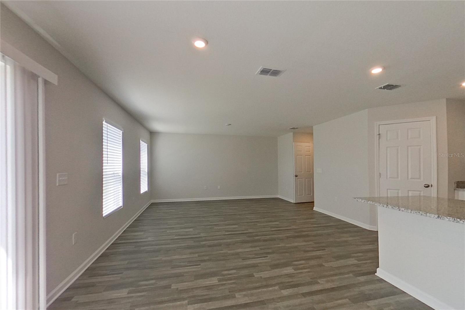 1802 Nebraska Loop Property Photo 4