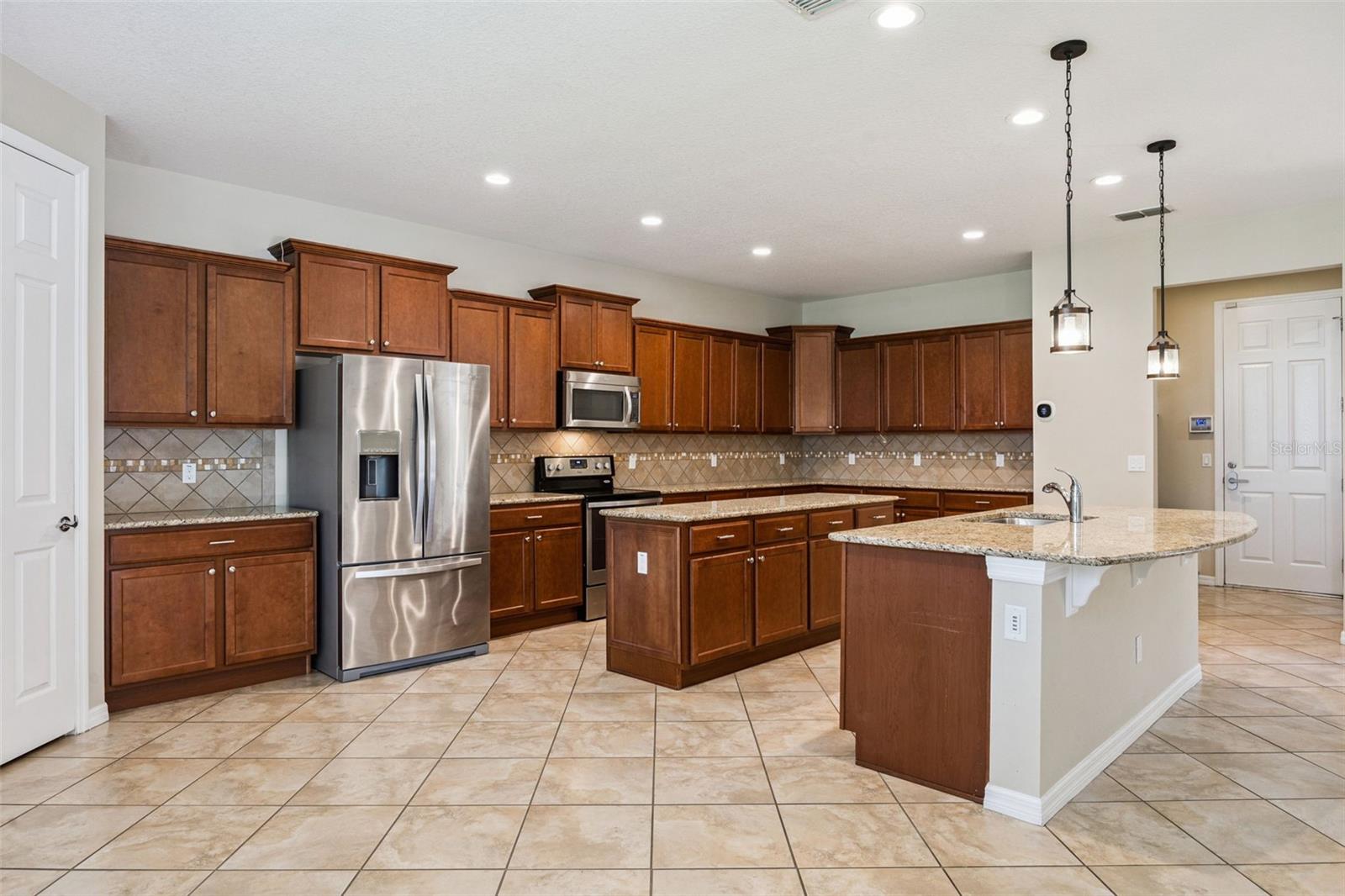 13328 Overstreet Rd Property Photo 5