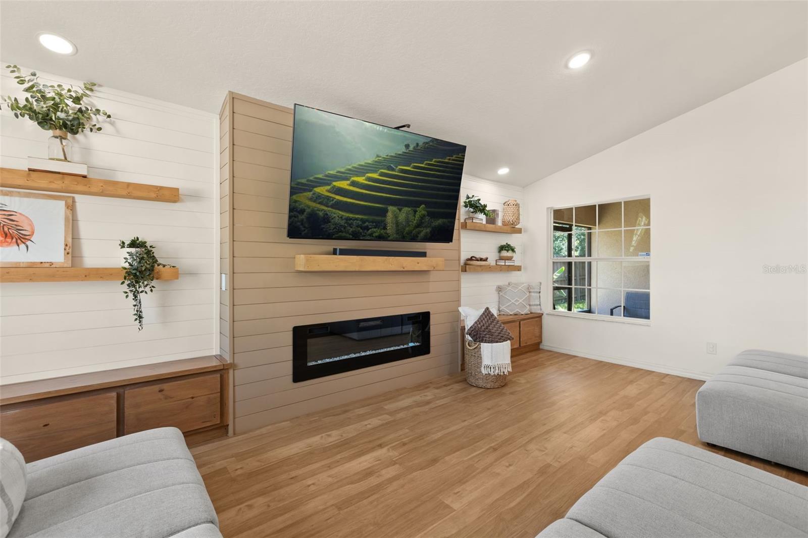4071 Longworth Loop Property Photo 6