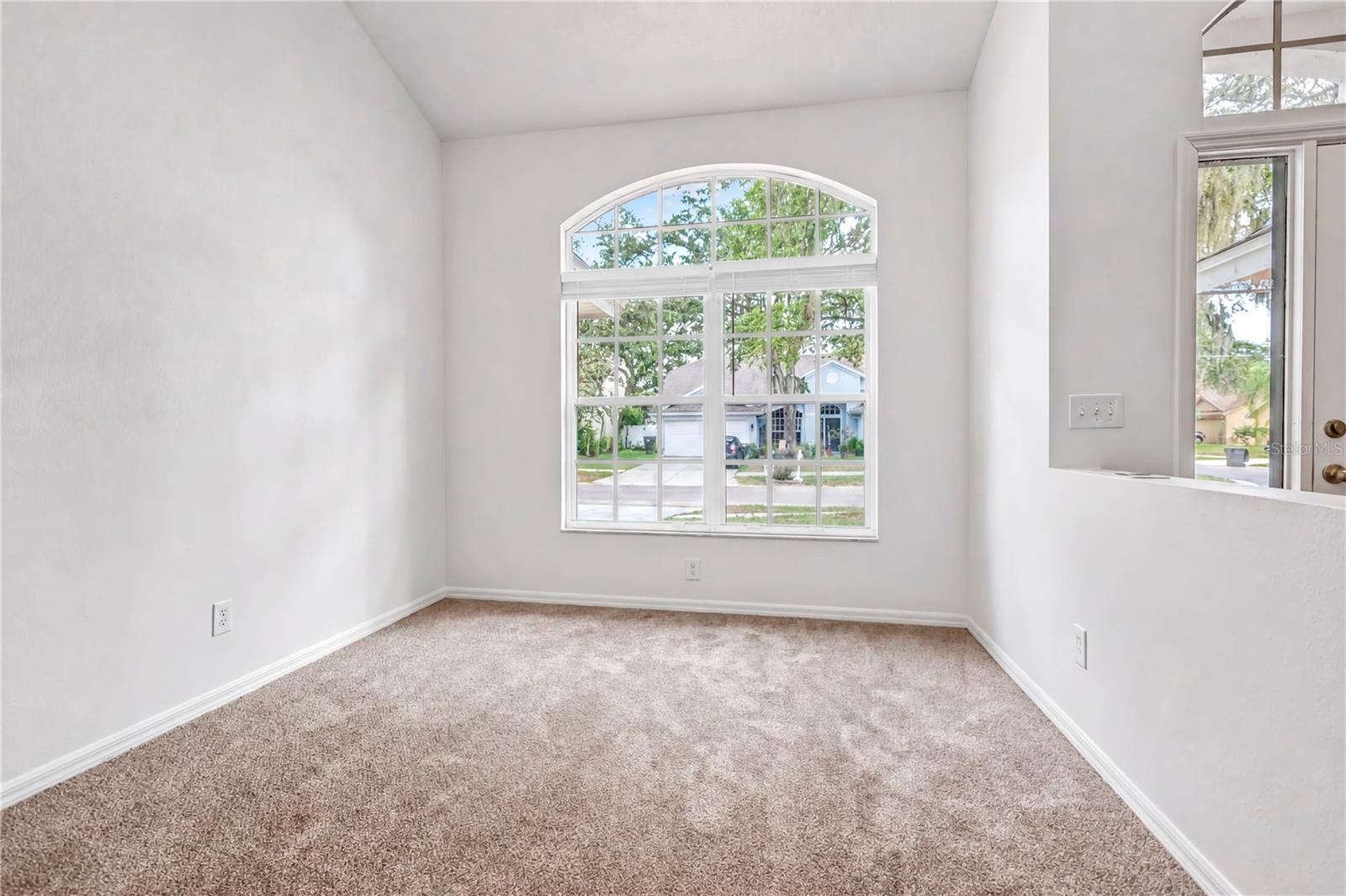 2302 Lyncrest Ct Property Photo 2