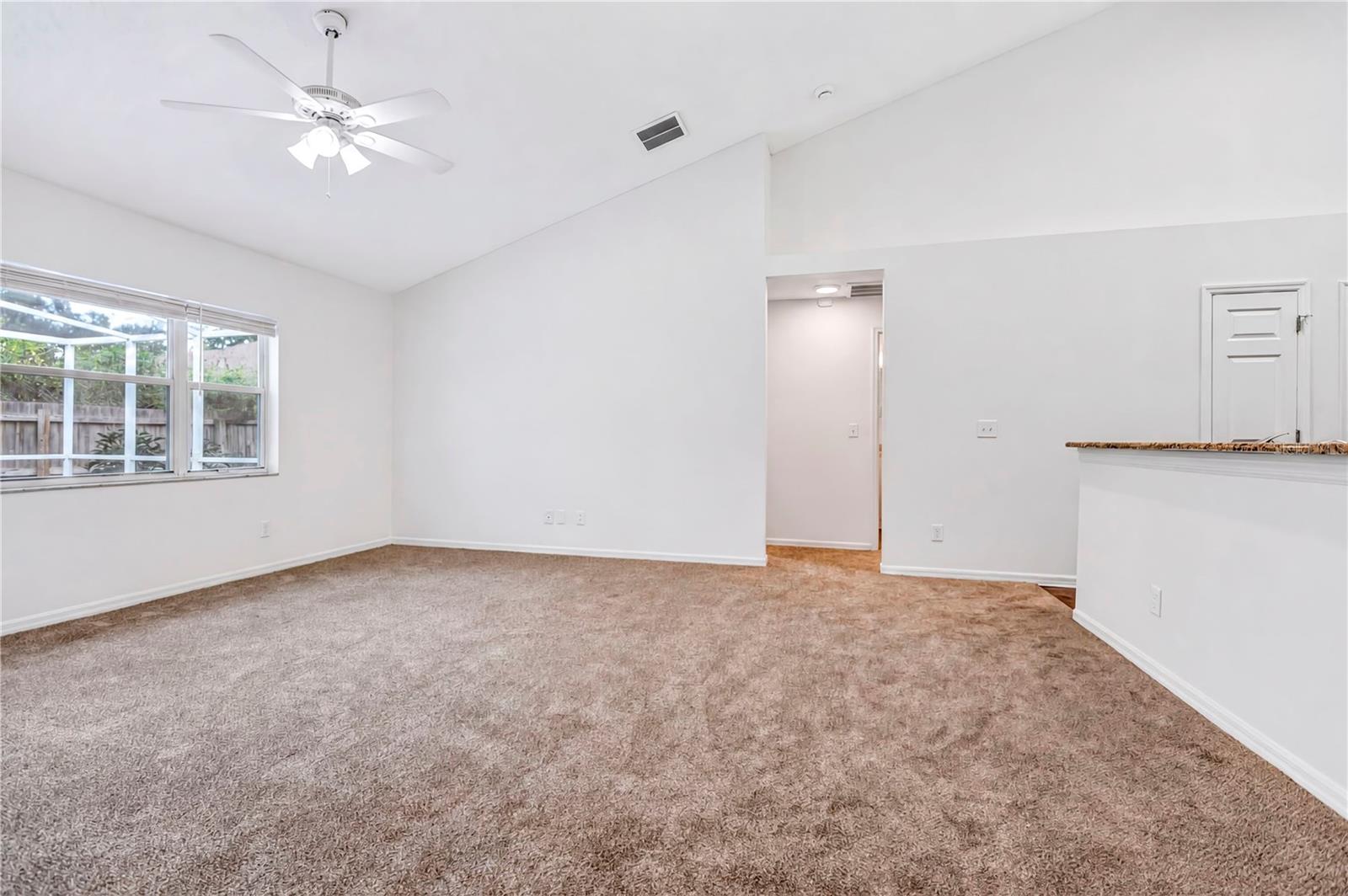 2302 Lyncrest Ct Property Photo 3