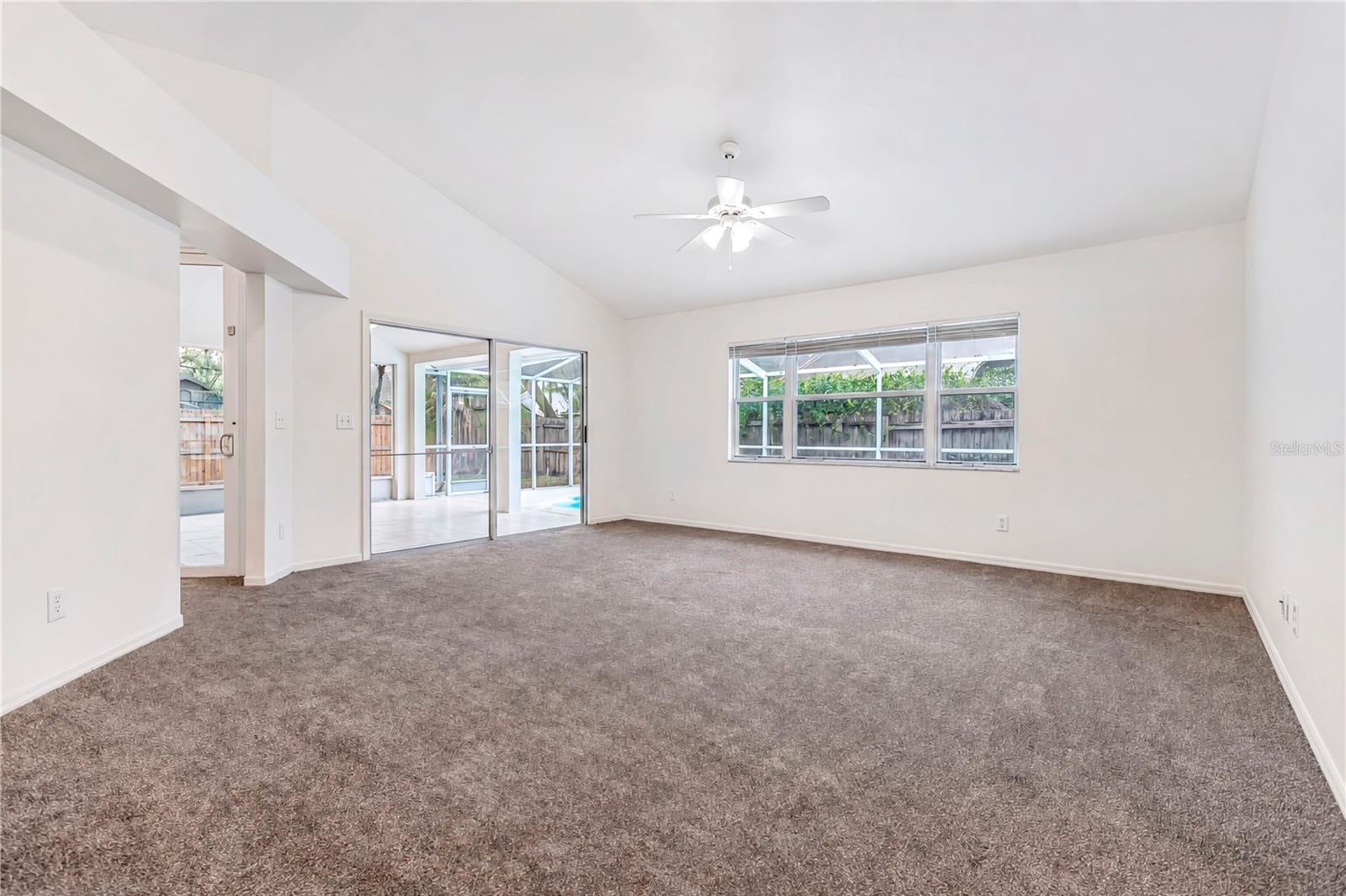2302 Lyncrest Ct Property Photo 4