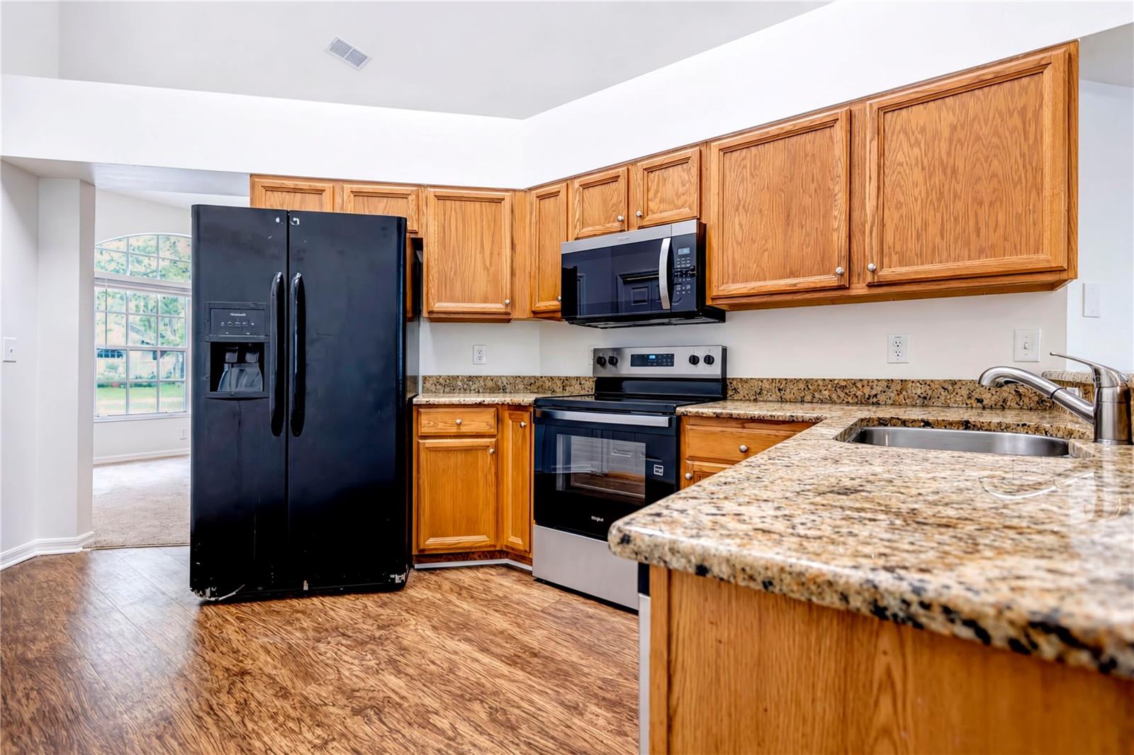 2302 Lyncrest Ct Property Photo 5