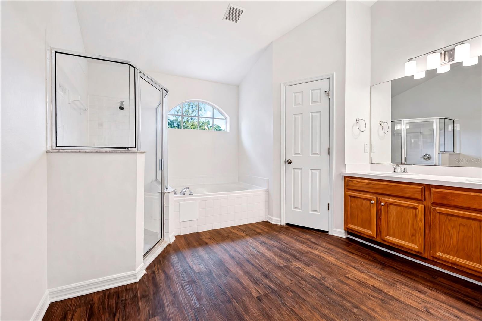 2302 Lyncrest Ct Property Photo 8