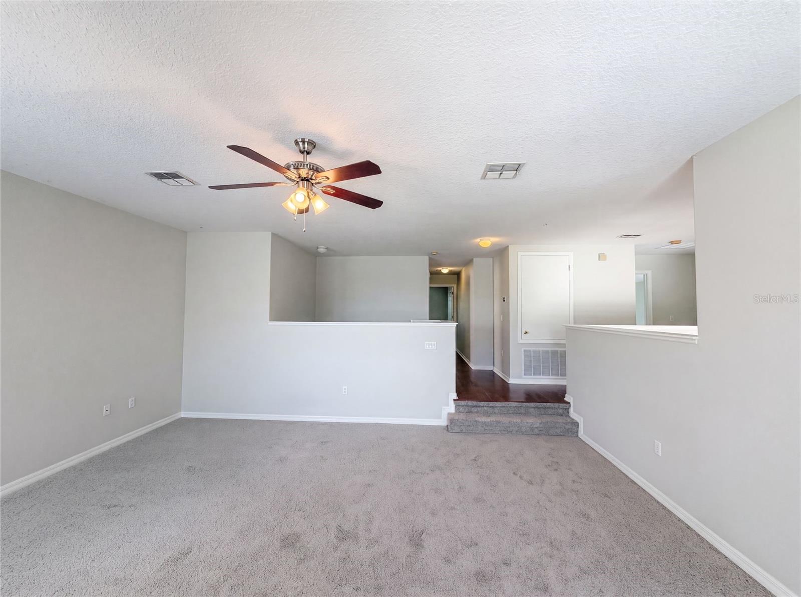 12706 Grovehurst Ave Property Photo 7