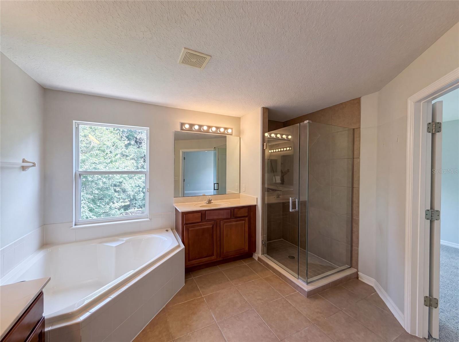 12706 Grovehurst Ave Property Photo 11