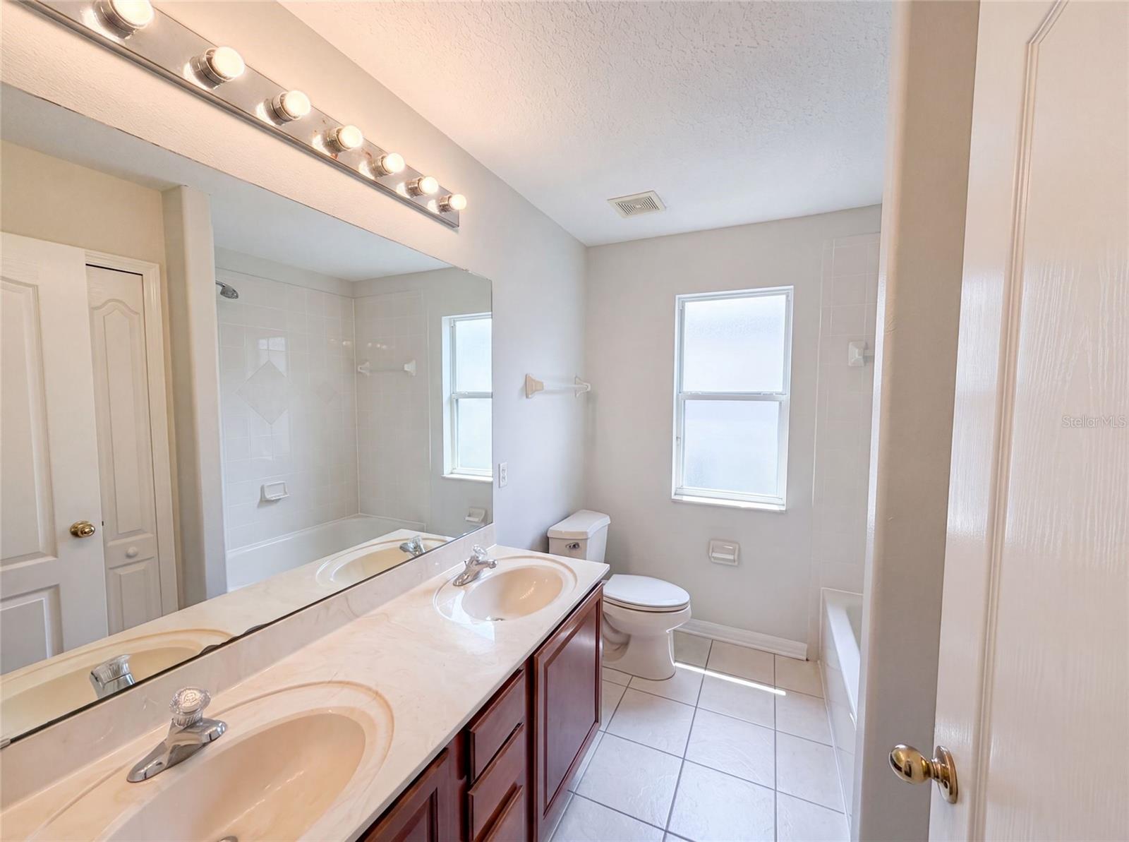 12706 Grovehurst Ave Property Photo 12