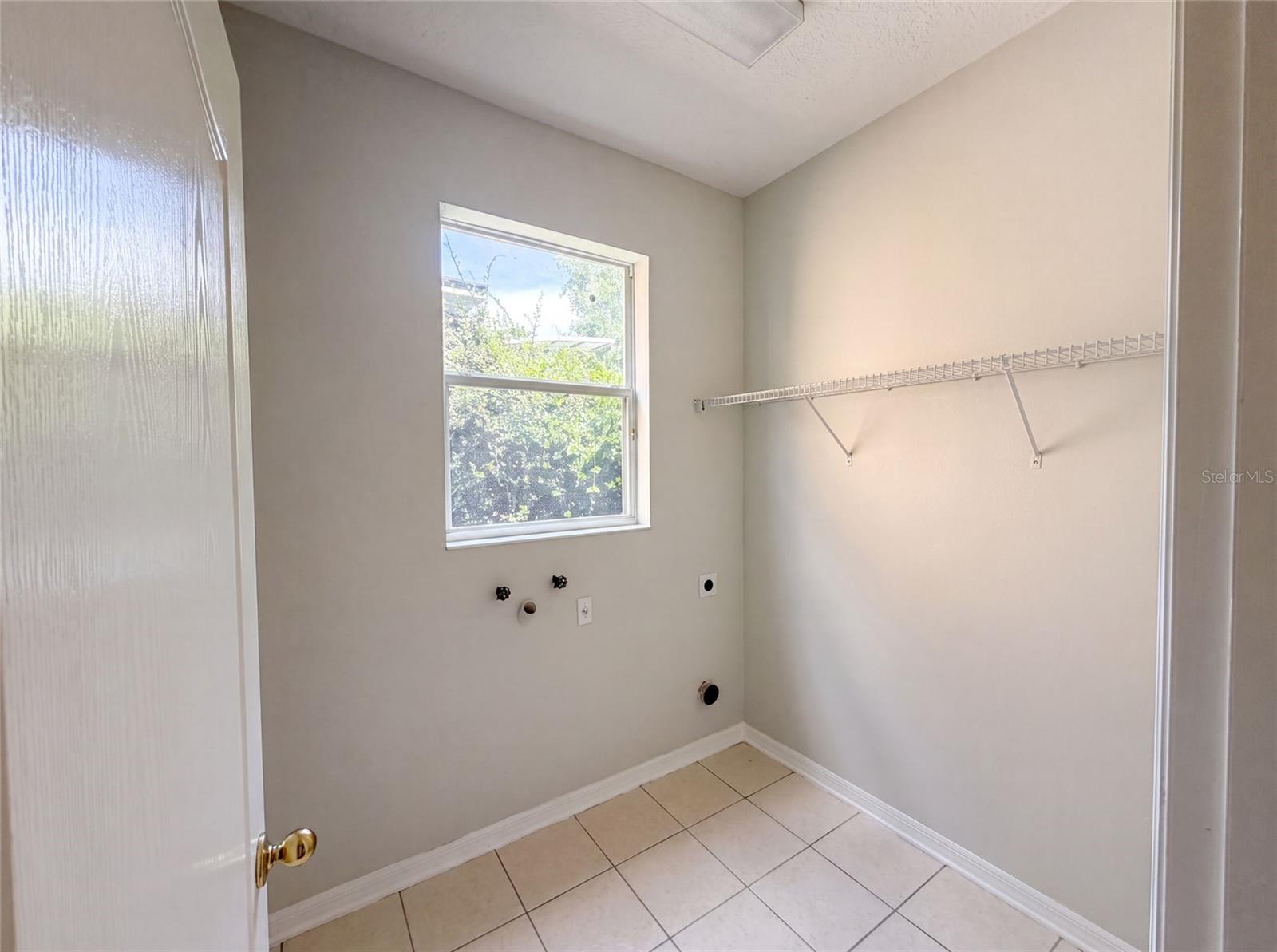 12706 Grovehurst Ave Property Photo 35