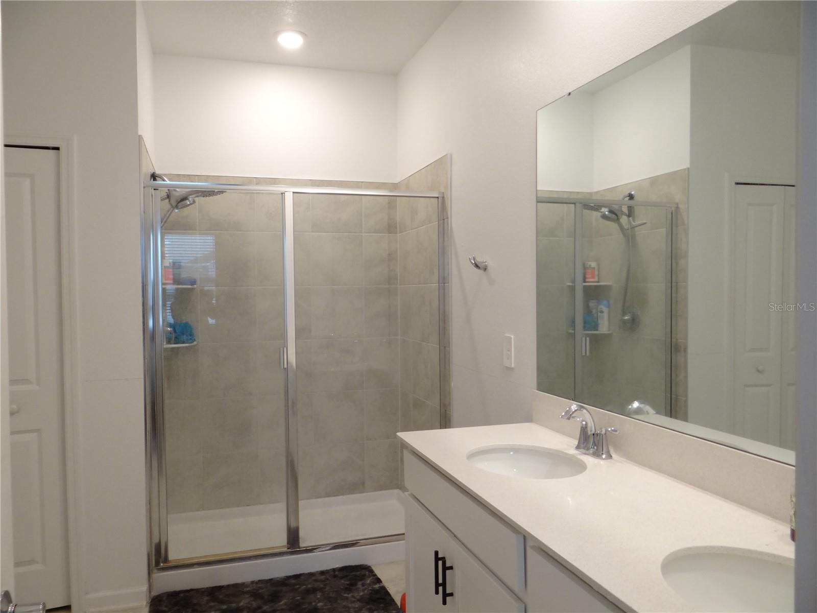 O6424017 Property Photo 17