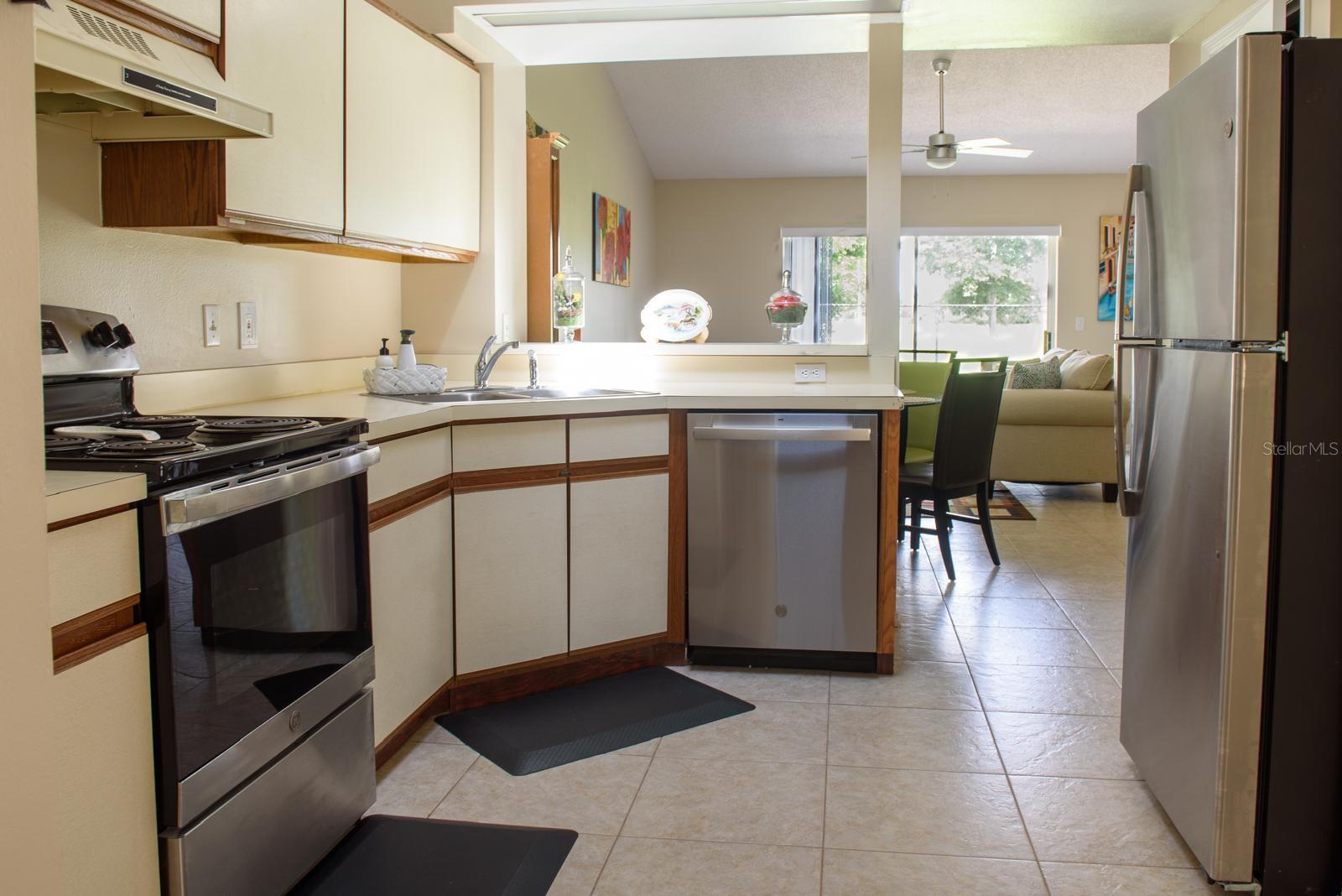 13329 Laver Ln Property Photo 4