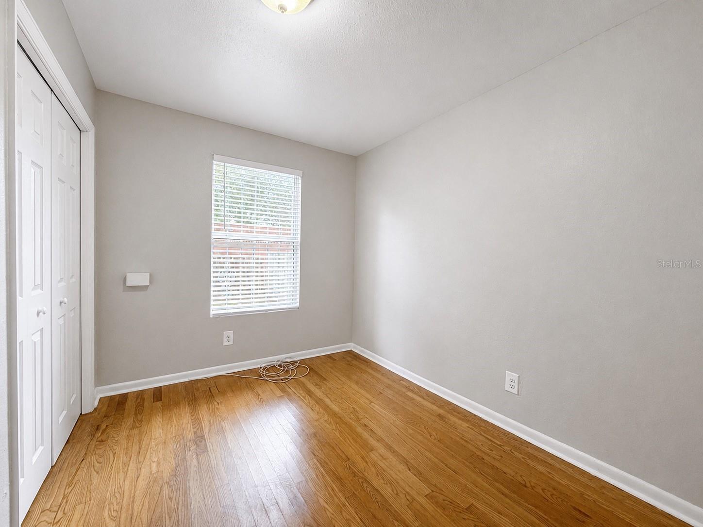 2124 W Chestnut St Property Photo 4
