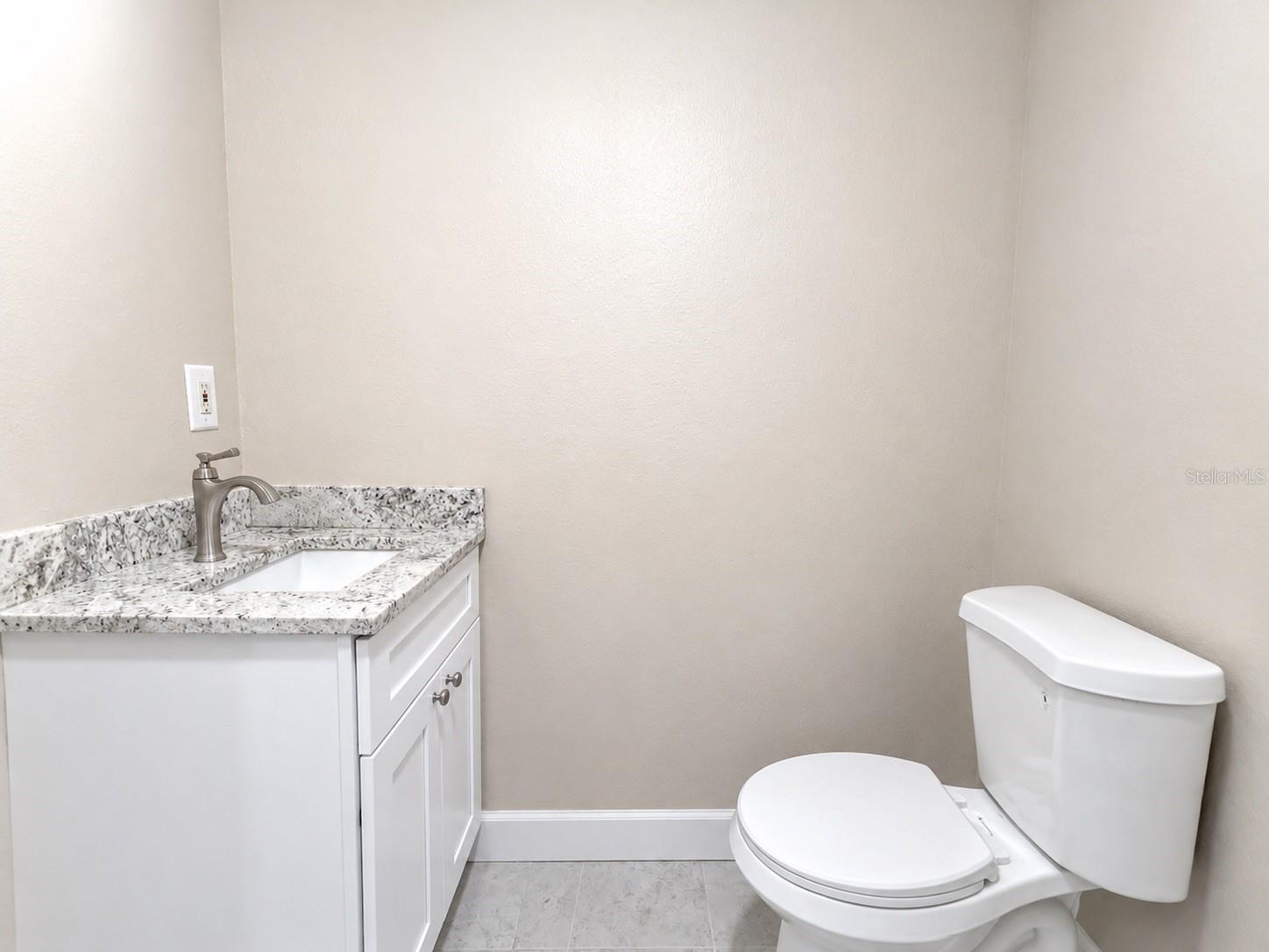 2124 W Chestnut St Property Photo 5