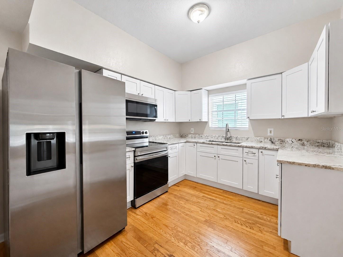 2124 W Chestnut St Property Photo 7