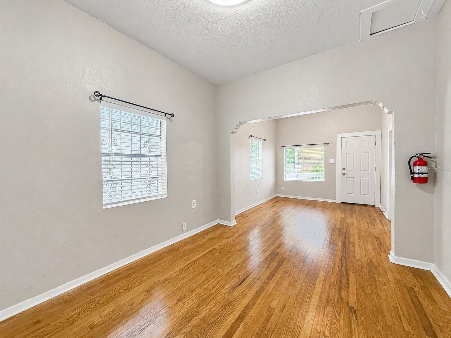 2124 W Chestnut St Property Photo 8